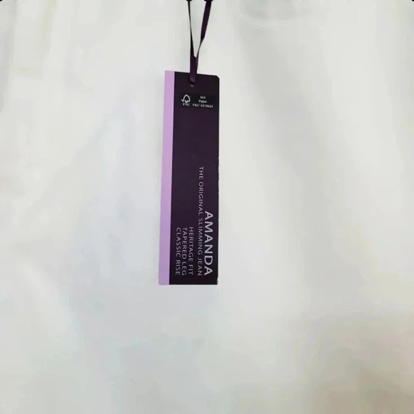 *NWT* Gloria Vanderbilt Amanda Classic High Rise White Denim Size 14 Short - Picture 3 of 6